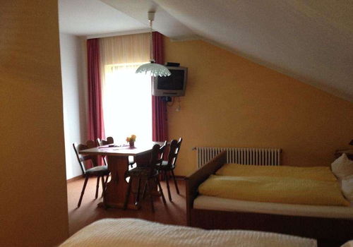 全世界最坑的酒店，没墙也没有卫生间，为何还是人满为患？